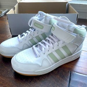 Adidas Women’s Postmove Mid Basketball High Tops - size 9.5